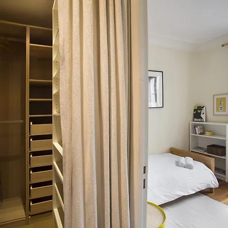 Folie Mericourt Apartman